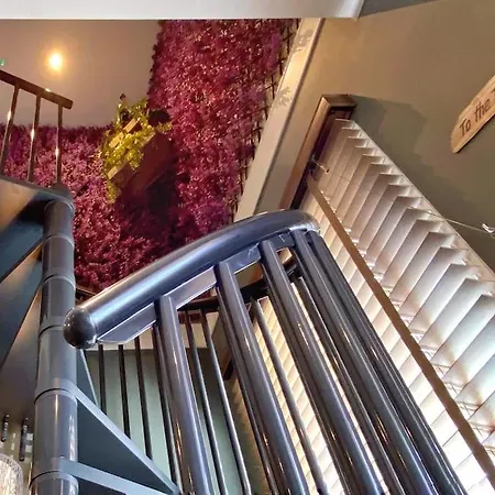 Luxury Tree-House With Optional Espa Spa Canterbury Exterior photo