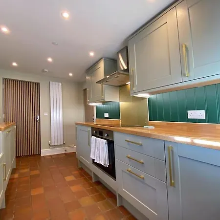 Luxury Tree-House With Optional Espa Spa Canterbury Exterior photo