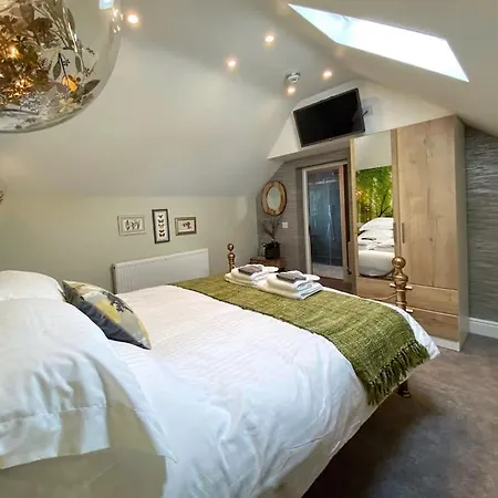 Luxury Tree-House With Optional Espa Spa Canterbury Exterior photo