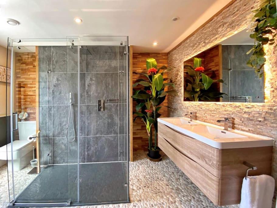 Luxury Tree-house With Optional Espa Villa